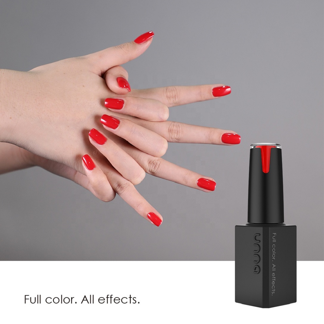 Attraktiver indigofarbener Nagellack für kurze Nägel