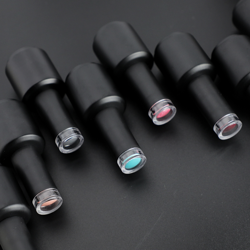 Leuchtender Nagellack in Ecru-Farbe für den Nagelstudio-Shop
